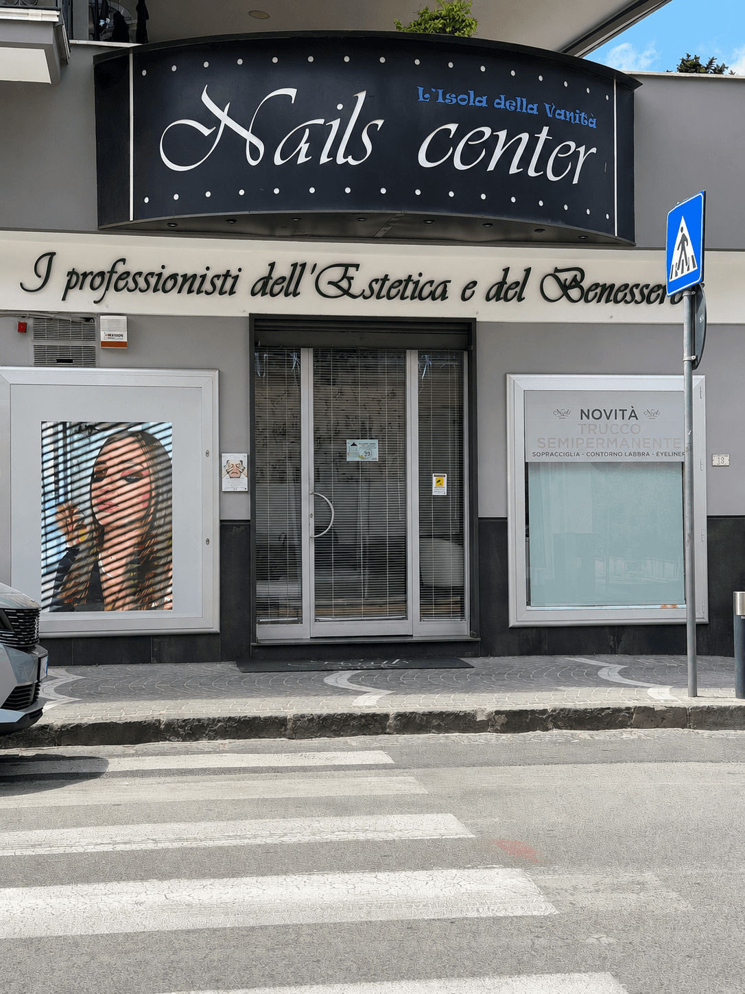 Studio Nails center